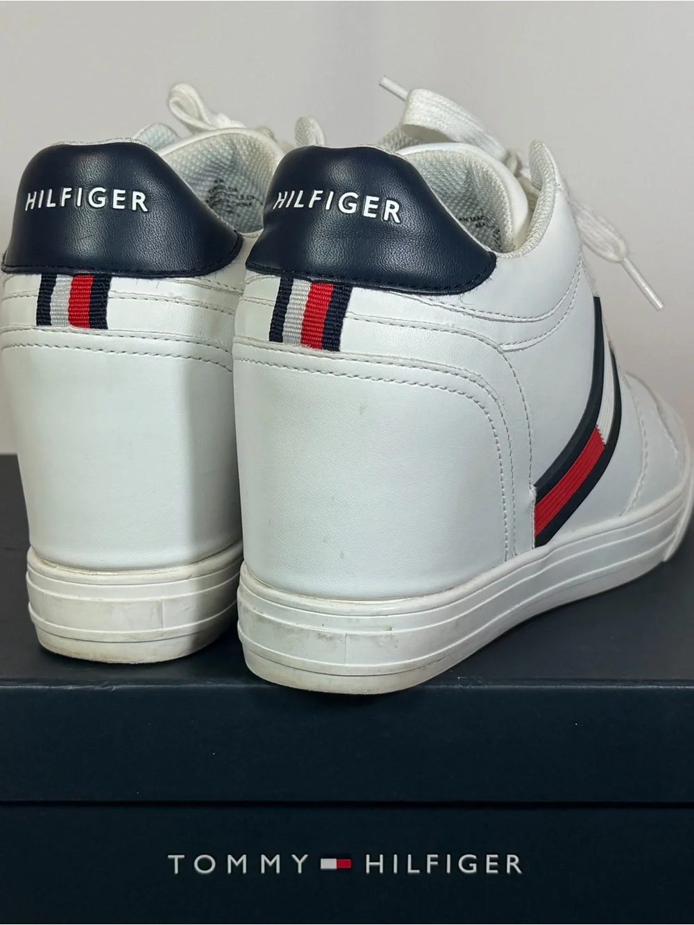 Tommy Hilfiger Delsia Hidden Wedge Sneakers – White Multi | Women’s US 9M w/box